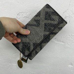 Myra Bag- Smart Move Wallet